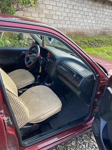 Транспорт: Volkswagen Vento: 1994 г., 1.6 л, Механика, Бензин, Седан — 7