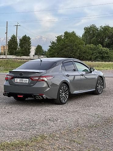 машина в идеальном состоянии: Toyota Camry: 2019 г., 2.5 л, Вариатор, Гибрид, Седан — 5