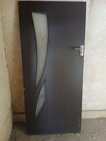 Межкомнатная дверь, размер 90×200. рабочие ручки и замок. есть ключи