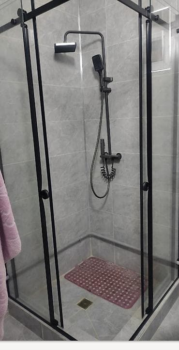 бассейн каркас: Душевые ограждения и двери из закалённого стекла с черным матовым — 9