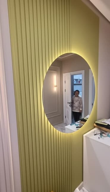 бортик на кровать: Настенное овальное зеркало с подсветкой - Форма: овальная - Монтаж — 1