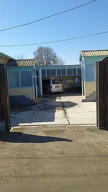 Үйлөр: Продается два дома на одном участке,со всеми хоз постройками. В — 4