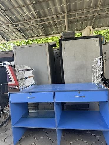 Срочно !Торговая стойка/кассовый прилавок синего цвета с двумя