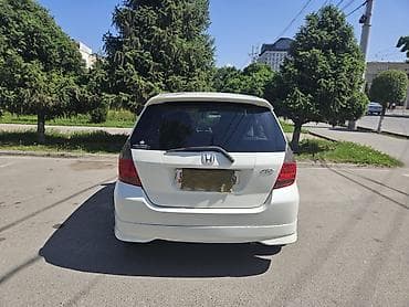 Honda: Honda Fit: 2004 г., 1.5 л, Вариатор, Хэтчбэк — 2