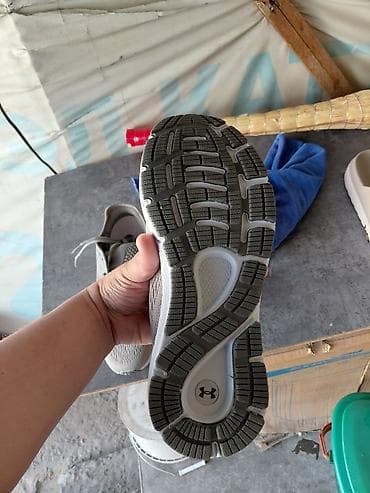 сменная обувь: Кроссовки Under Armour HOVR Sonic - Модель: HOVR Sonic (артикул 302) — 2
