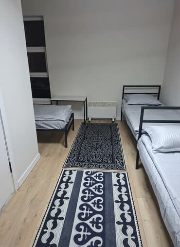 продаются дома: Комната с 3 односпальными кроватями и отдельным санузлом. Описание: - — 1