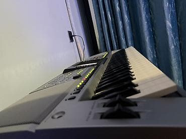 микрофон стойка: Синтезатор-аранжировщик Yamaha (серия PSR-3000) с цветным дисплеем и — 4