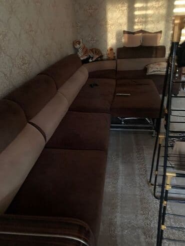 Угловой диван, C подушками at lalafo.kg Угловой диван, C подушками