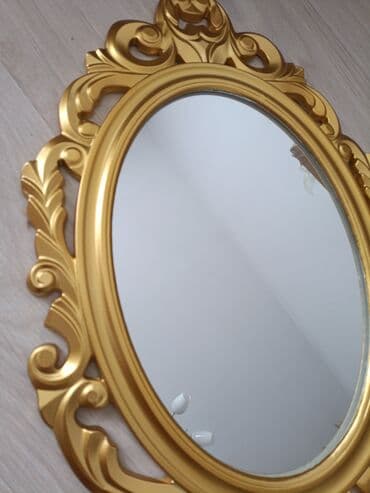 рамка для фото: Овальное декоративное зеркало в резной раме золотого цвета в стиле — 3