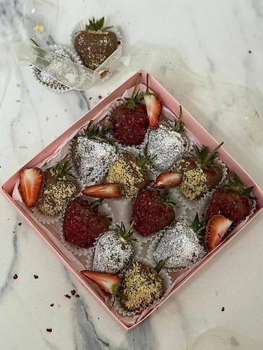 клубника в шоколаде ош: Набор клубники в шоколаде в подарочной коробке. - Крупная свежая — 3