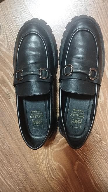 туфли и клатч: Лоферы Divalan, черные - Классическая модель с пряжкой-«хорсбит» на — 1