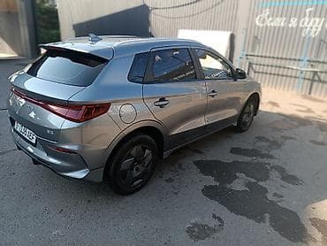model x: BYD E2: 2024 г., Электромобиль, Хэтчбэк — 3