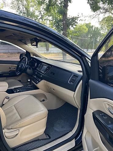 дама в канте: Kia Carnival: 2017 г., 2.2 л, Автомат, Дизель, Минивэн — 9