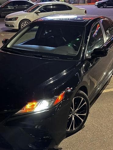 chevrolet comaro: Toyota Camry: 2018 г., 2.5 л, Автомат, Бензин, Седан — 2