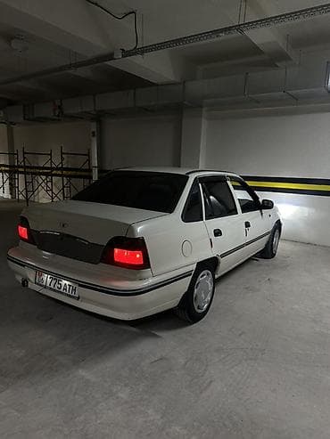 Daewoo Nexia: 2003 г., 1.5 л, Механика, Бензин, Седан