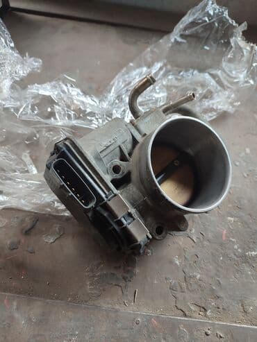 тайота и: Дроссельная заслонка Toyota 2004 г., Б/у, Оригинал, Япония — 2