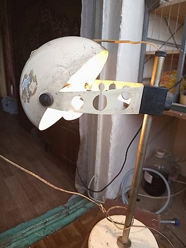 study lamp: Продаю прикроватную тумбочку. Б/У, в хорошем состоянии. Материал — 3