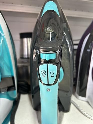 утюг с бочком: Утюг с паровым ударом и распылителем воды - Паровые функции: кнопка — 1