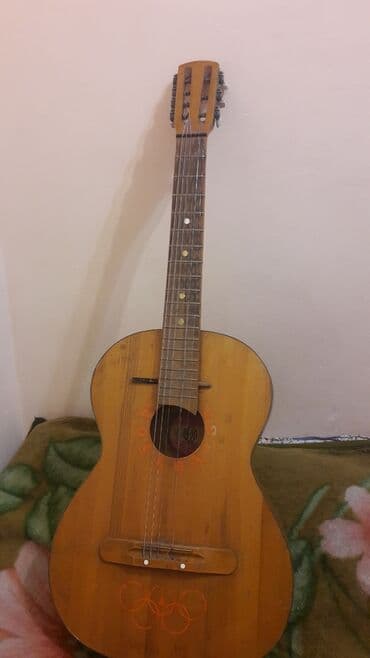 Продаю гитару
Реальным клиентам нормально уступлю