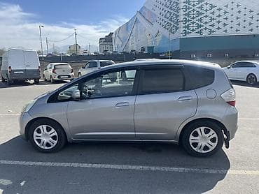 Продажа авто: Honda Jazz: 2009 г., 1.3 л, Вариатор, Бензин, Хэтчбэк — 3