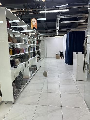 Сдам в аренду половину бутика женской одежды в тц БУМ 3 таж