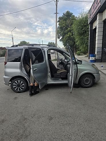 Продажа авто: Toyota Funcargo: 2003 г., Механика, Бензин, Минивэн — 4