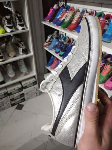 Нужен телефон,так как свой утопилсам занимаюсь кроссовками только — 22