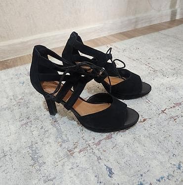 clarks обувь: Босоножки Clarks, размер 38. Цвет: чёрный натуральная замша, стелька — 2