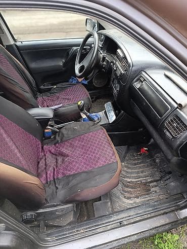 Транспорт: Volkswagen Vento: 1992 г., 2 л, Кол менен иштөөчү, Бензин, Седан — 5