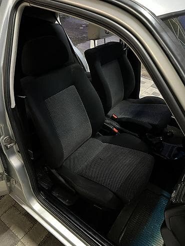 hella white: Volkswagen Golf: 1998 г., 1.8 л, Механика, Газ, Хэтчбэк — 2