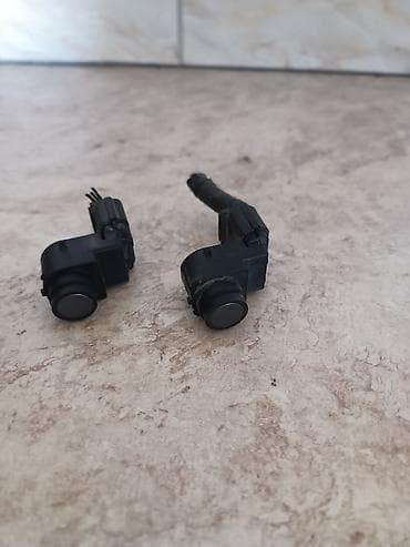 Модуль мультимедиа и датчики парковки для автомобиля. Состав: -