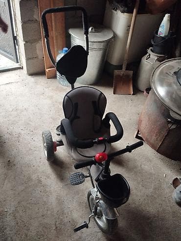 Детский трехколесный велосипед-каталка с родительской ручкой