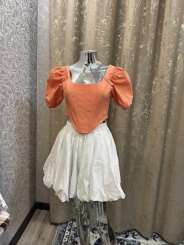 коктейльное: Платье с корсетным лифом и воздушной пузырь-юбкой - Силуэт — 3