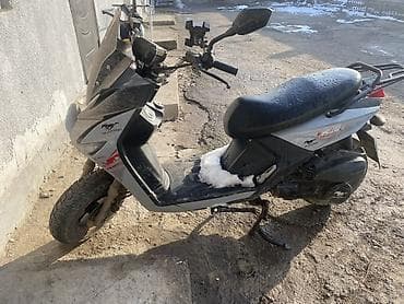 крыло на макси: Скутер самурай (наклейки Mustang на кузове). Компактный городской — 1