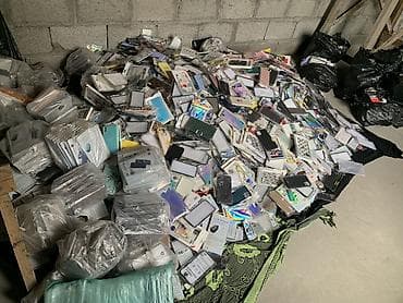 Контейнерлер: Чехлы для телефонов 12.000 сом за всё Примерно 2000шт Описание — 1