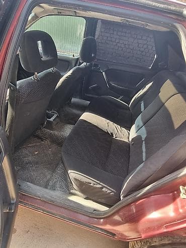 volkswagen passat каракол: Opel Vectra: 1994 г., 1.8 л, Кол менен иштөөчү, Бензин, Седан — 6