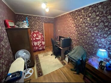 продаю 2х команатную квартиру в 7 мкр: 2 комнаты, 45 м², 104 серия, 3 этаж, Старый ремонт — 3