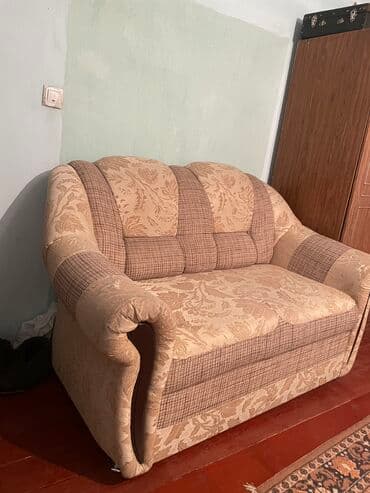 диваны кожаные бу: Продаю двухместный диван и два кресла. Цвет - бежевый. Отличного — 2