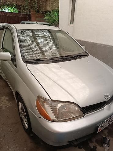Toyota Echo: 2001 г., 1.5 л, Механика, Бензин, Седан — 4