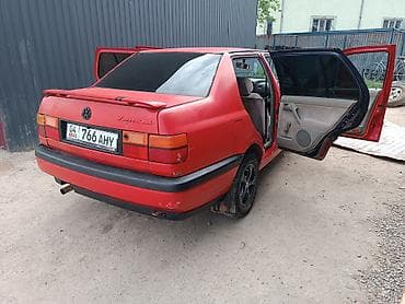 Унаа сатуу: Volkswagen Vento: 1993 г., 2 л, Кол менен иштөөчү, Бензин, Седан — 3