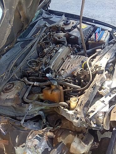 Toyota Avensis универсал (первое поколение),чорный цвет. состояние — 4
