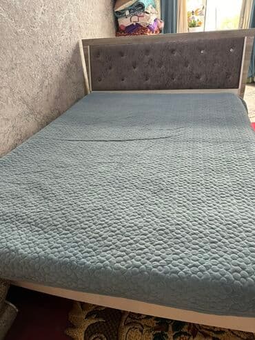 размер пододеяльника евро: Двуспальная кровать, Б/у, С мягким изголовьем, длина - 200 см — 1