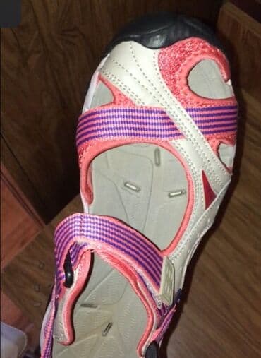 где можно продать старые вещи в бишкеке: В связи с отъездом продаётся НОВАЯ и ПОЧТИ НОВАЯ обувь (всего 1 раз — 5