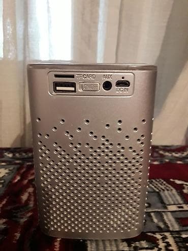 hoco m105: Портативная колонка KOLEER в серебристом цвете, оснащенная разъемами — 1