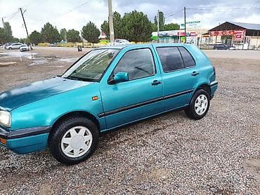 бар авто: Volkswagen Golf: 1993 г., 1.8 л, Кол менен иштөөчү, Бензин, Хетчбек — 2