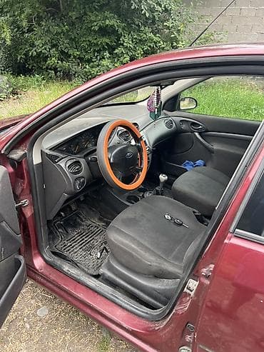 отражатели: Ford Focus: 2004 г., Механика, Бензин, Хэтчбэк — 4