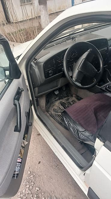 матор 240: Volkswagen Passat: 1988 г., Седан — 9