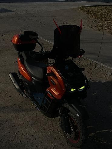Кумурска мотороллер: Скутер/макси-скутер кастом в ярком оранжевом цвете с богатым тюнингом — 5