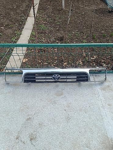 голы 3 купе: Решетка радиатора Toyota 1995 г., Б/у, Оригинал — 1