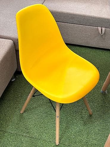 small table: Пластиковый стул, Новый, цвет - Желтый — 1